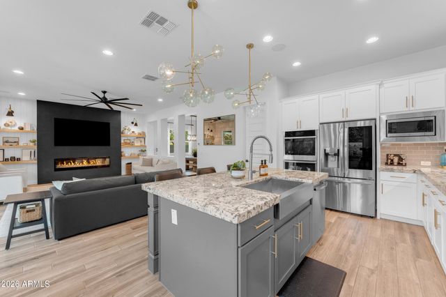 3450 E APPALOOSA Road, Gilbert, AZ 85296