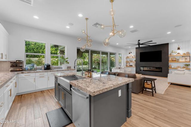 3450 E APPALOOSA Road, Gilbert, AZ 85296