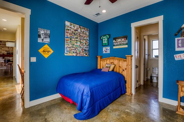 8201 Lone Star Road, Washington, TX 77880