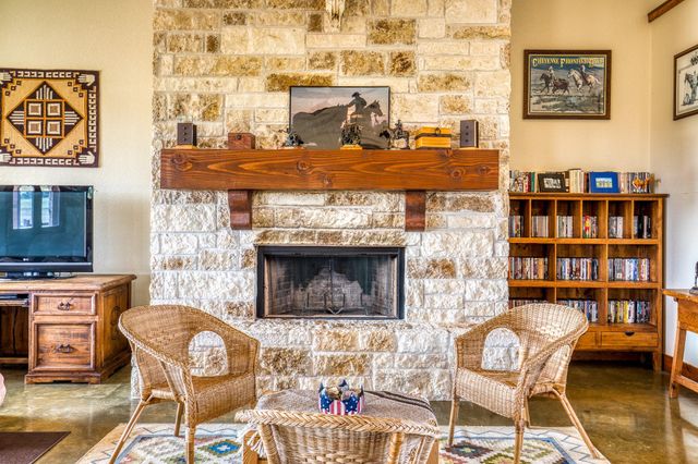 8201 Lone Star Road, Washington, TX 77880