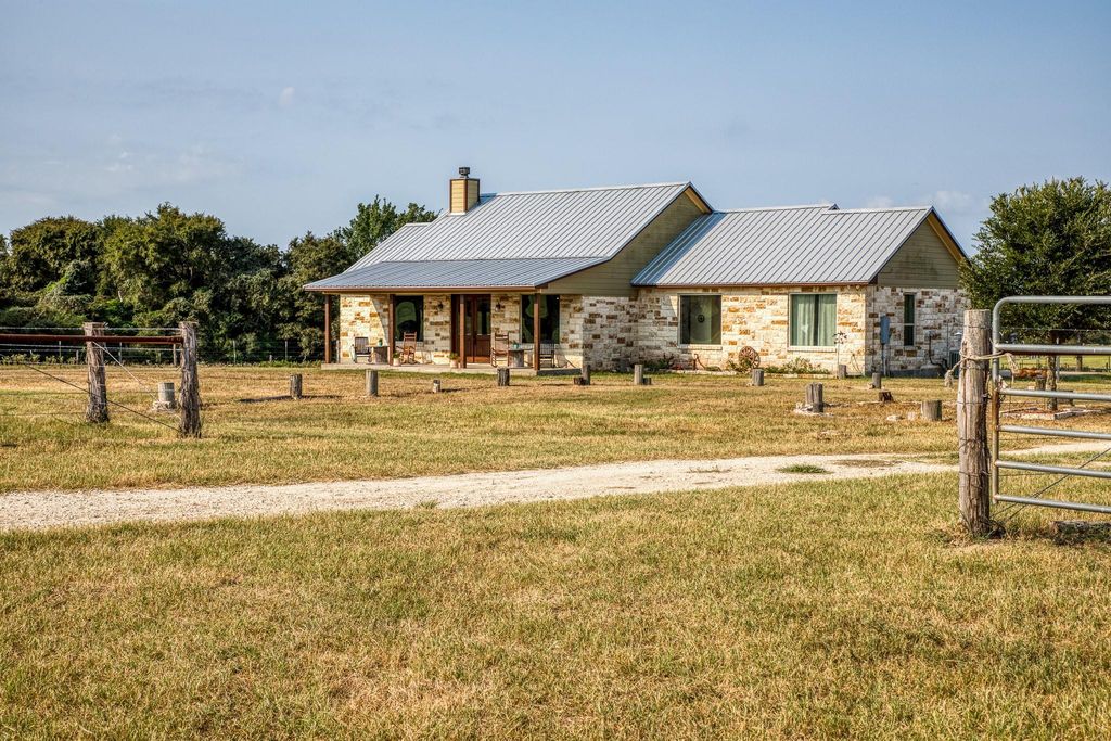 8201 Lone Star Road, Washington, TX 77880