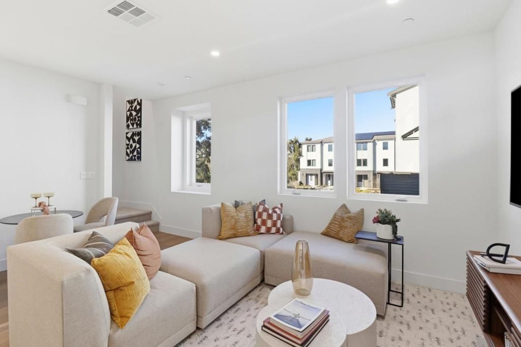 Image 2 of property listing at 1129 Esther Court, Palo Alto, CA 94303