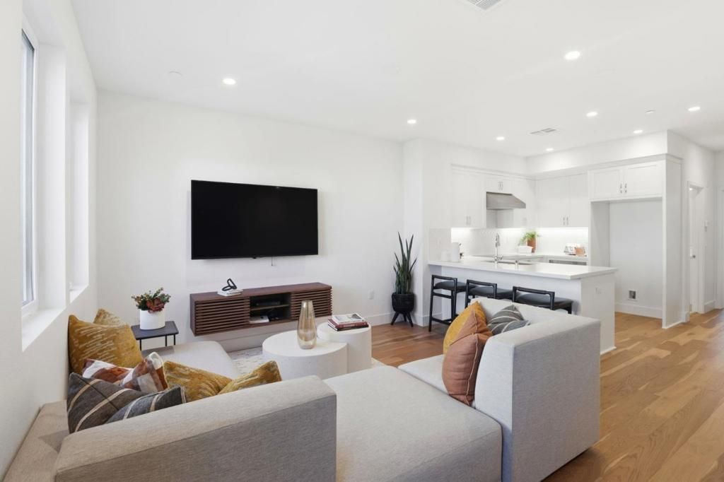 Image 3 of property listing at 1129 Esther Court, Palo Alto, CA 94303