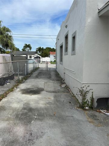 3500 NW 16th Street, Miami, FL 33125