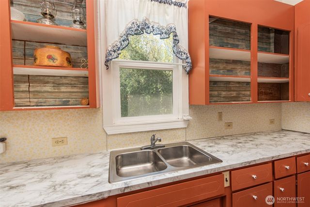 318 W 8th Street, Port Angeles, WA 98362