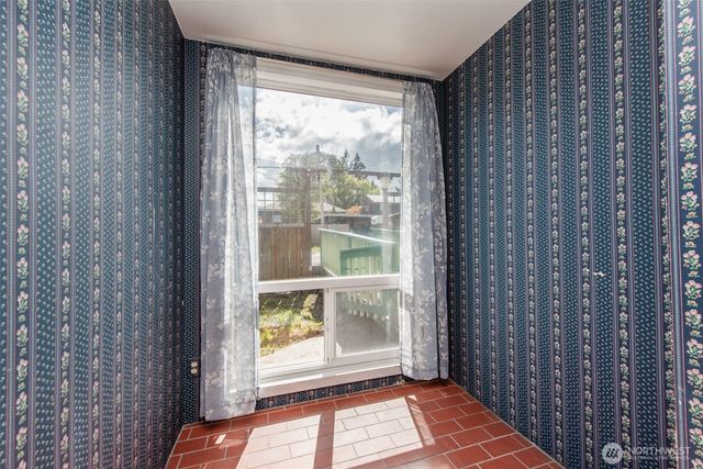 318 W 8th Street, Port Angeles, WA 98362