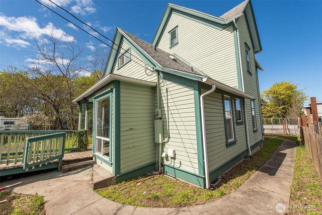 318 W 8th Street, Port Angeles, WA 98362