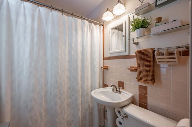 11 Pine Hill Avenue, Nashua, NH 03064