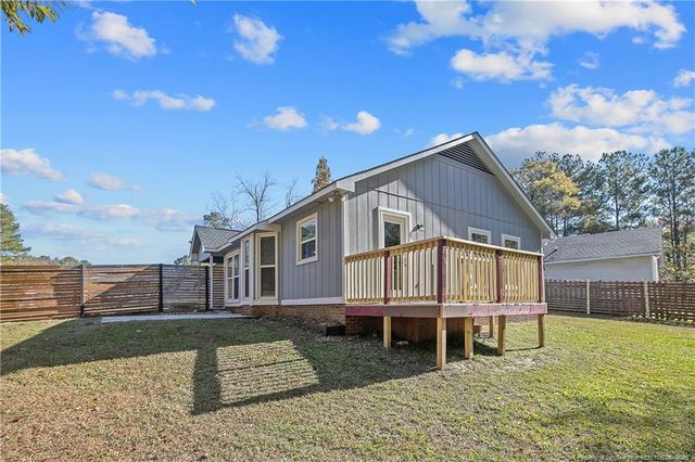 5611 Island View Drive, Hope Mills, NC 28348