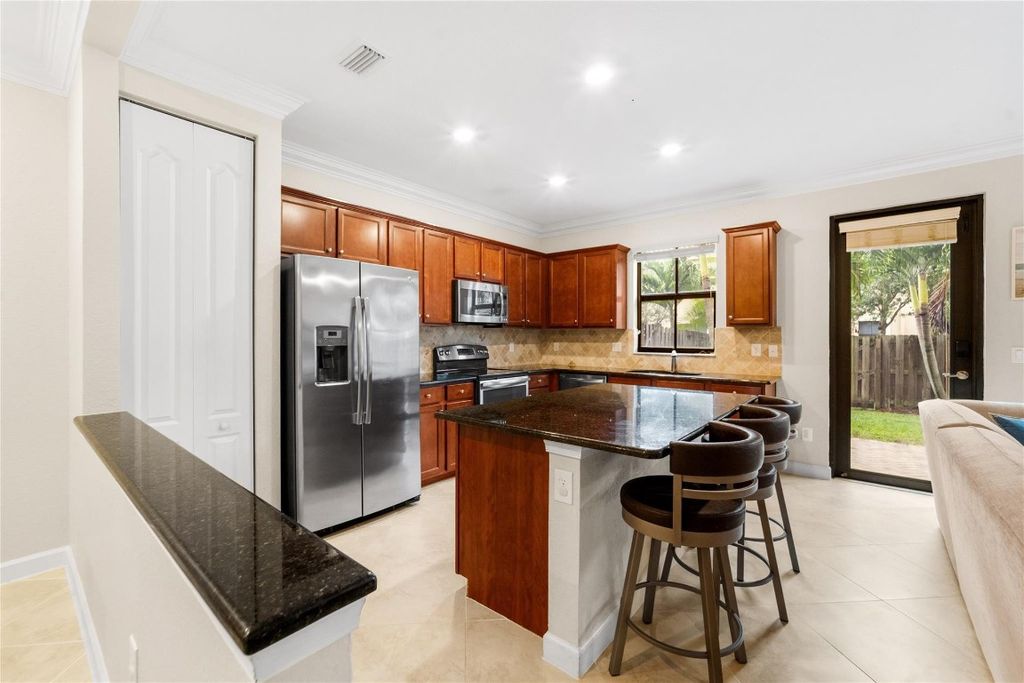 Image 2 of property listing at 9627 Town Parc Circle, Parkland, FL 33076