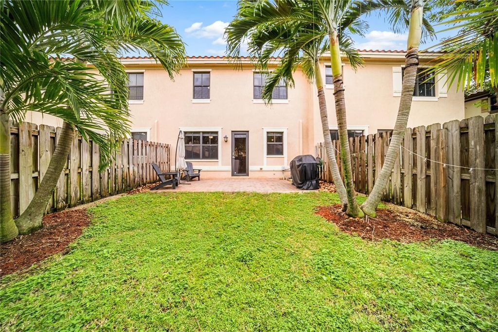 Image 34 of property listing at 9627 Town Parc Circle, Parkland, FL 33076