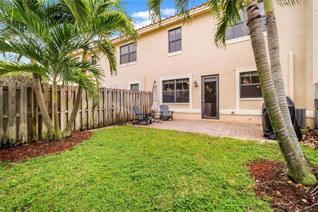 Image 35 of property listing at 9627 Town Parc Circle, Parkland, FL 33076