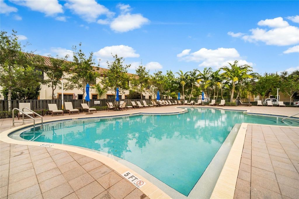 Image 40 of property listing at 9627 Town Parc Circle, Parkland, FL 33076