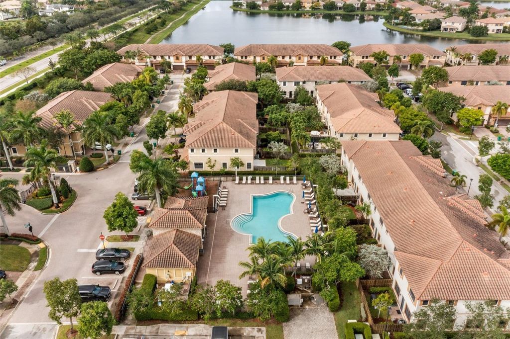 Image 45 of property listing at 9627 Town Parc Circle, Parkland, FL 33076