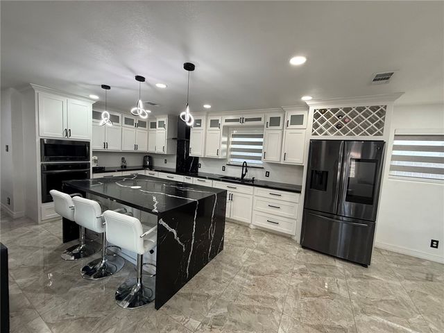 217 Pecos St, Portland, TX 78374