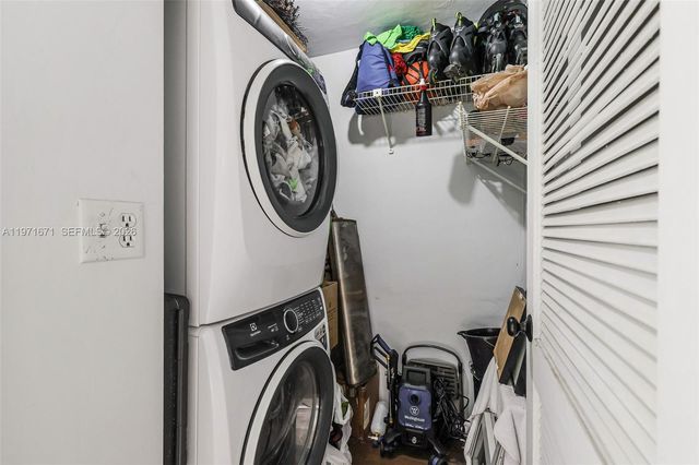 601 Ives Dairy Rd 00, Miami, FL 33179