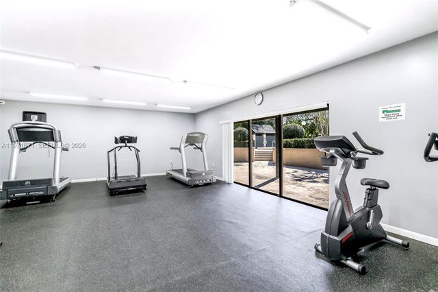 601 Ives Dairy Rd 00, Miami, FL 33179