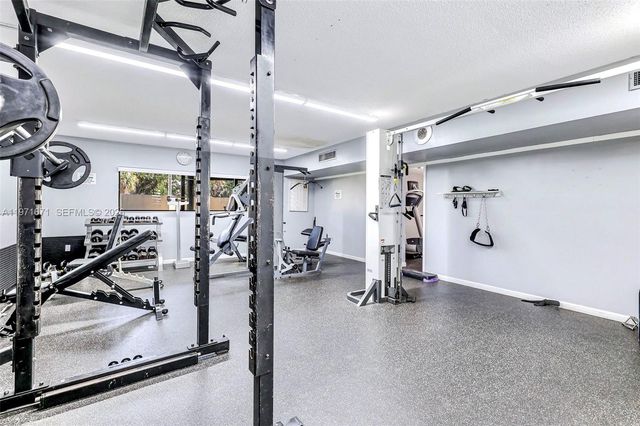 601 Ives Dairy Rd 00, Miami, FL 33179