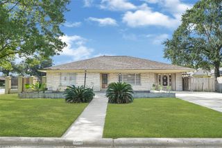 101 Live Oak Street, Baytown, TX 77520