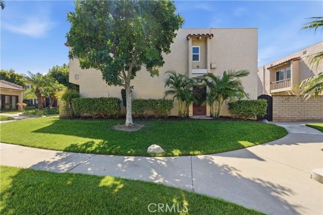 700 W La Veta C7, Orange, CA 92868