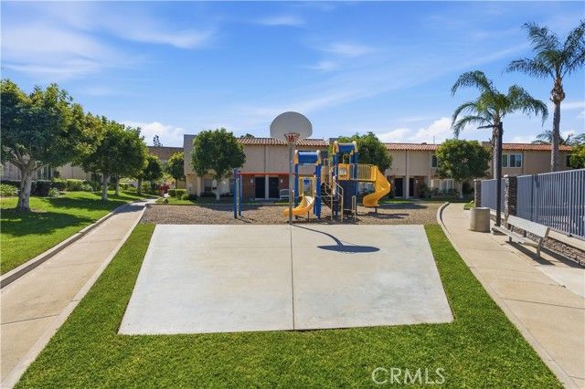 700 W La Veta C7, Orange, CA 92868