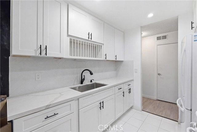 700 W La Veta C7, Orange, CA 92868
