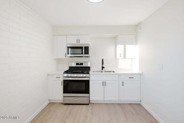 4832 E WILLETTA Street, Phoenix, AZ 85008