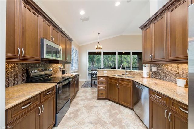 6657 Alden Woods CIR 201, Naples, FL 34113