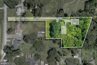 2460 HONEYSUCKLE, Lancaster, PA 17603