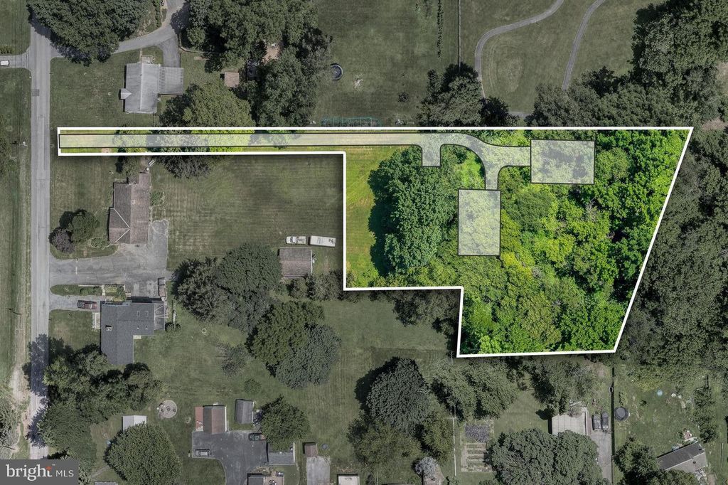 2460 HONEYSUCKLE, Lancaster, PA 17603