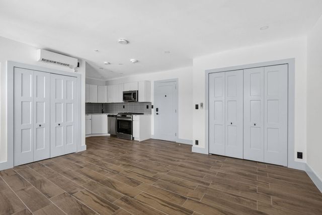 2032 N Dixie Highway 11, West Palm Beach, FL 33407