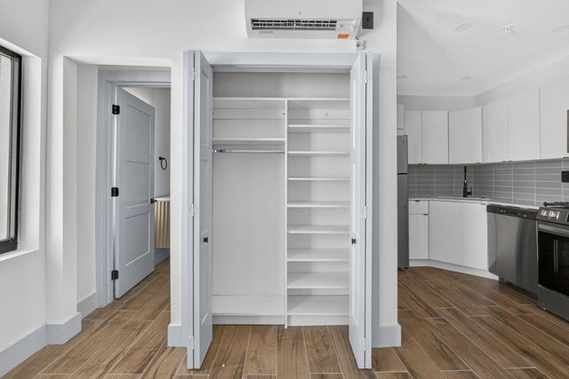 2032 N Dixie Highway 11, West Palm Beach, FL 33407