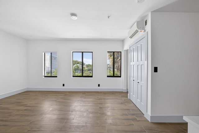 2032 N Dixie Highway 11, West Palm Beach, FL 33407