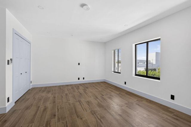 2032 N Dixie Highway 11, West Palm Beach, FL 33407