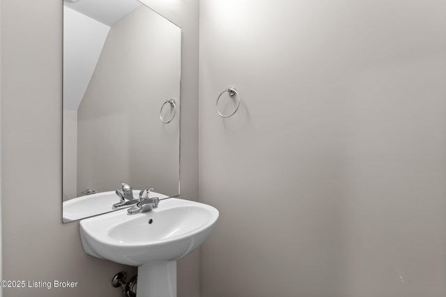 3208 Maldon Ct, Louisville, KY 40216