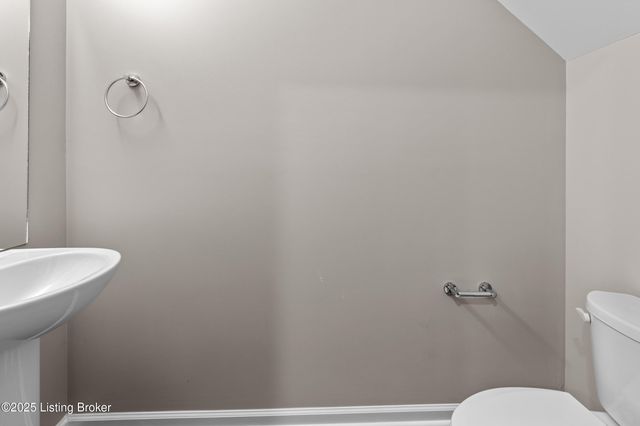 3208 Maldon Ct, Louisville, KY 40216