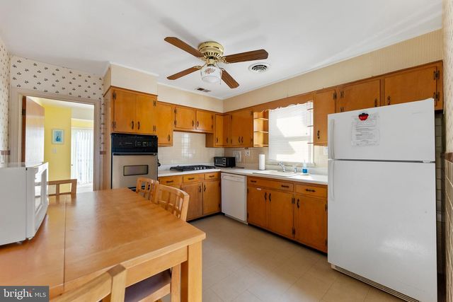 107 E HOLLYWOOD AVE, Wildwood, NJ 08260