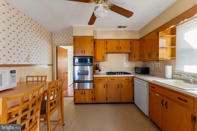 107 E HOLLYWOOD AVE, Wildwood, NJ 08260