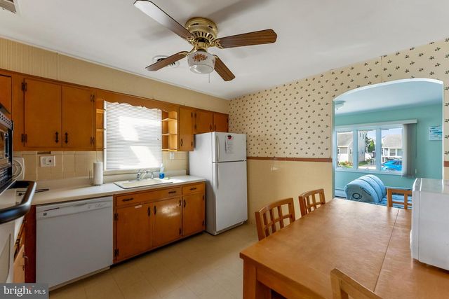 107 E HOLLYWOOD AVE, Wildwood, NJ 08260