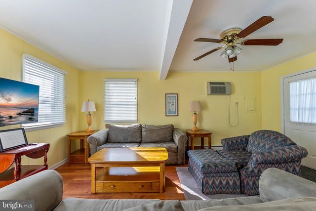 107 E HOLLYWOOD AVE, Wildwood, NJ 08260