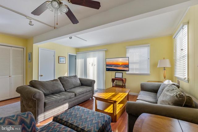 107 E HOLLYWOOD AVE, Wildwood, NJ 08260