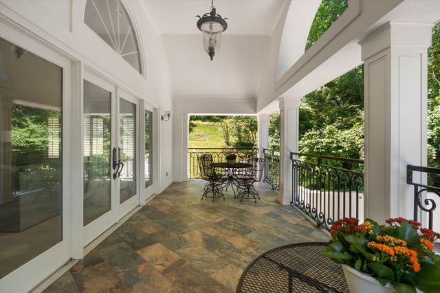 2301 Chickering Ln, Nashville, TN 37215