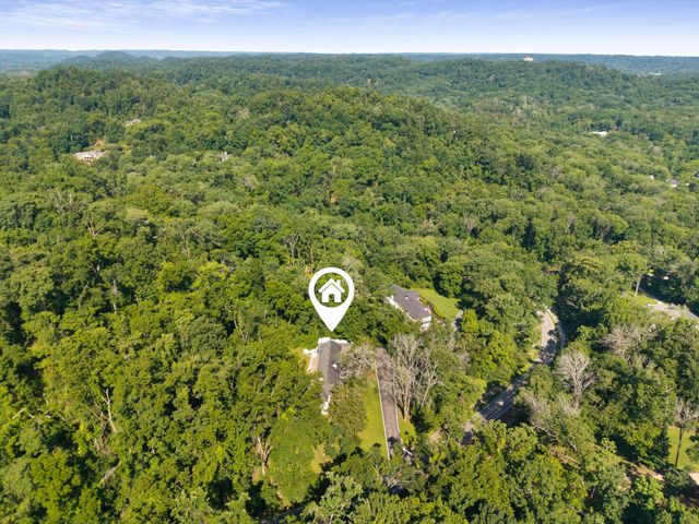 2301 Chickering Ln, Nashville, TN 37215