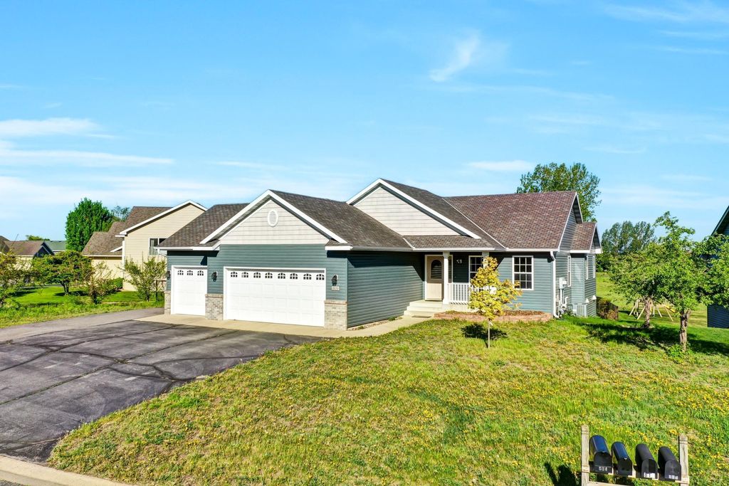 809 3rd Avenue SE, Cold Spring, MN 56320