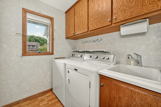 1321 Woodland Drive SW, Rochester, MN 55902