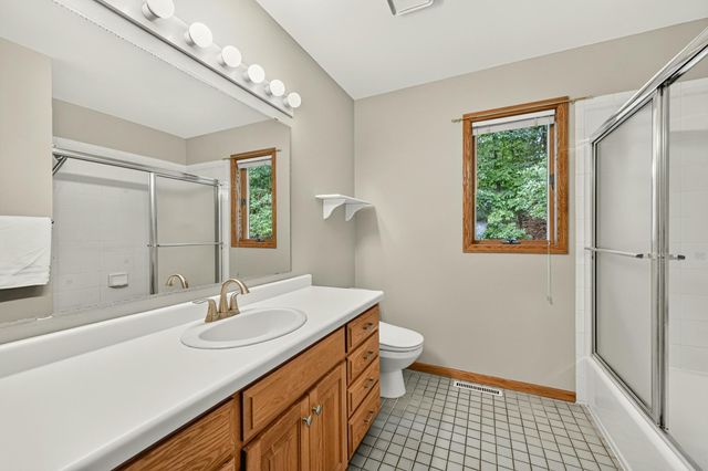 1321 Woodland Drive SW, Rochester, MN 55902