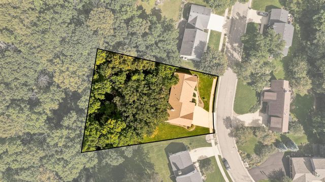 1321 Woodland Drive SW, Rochester, MN 55902