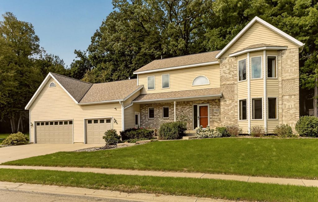 1321 Woodland Drive SW, Rochester, MN 55902