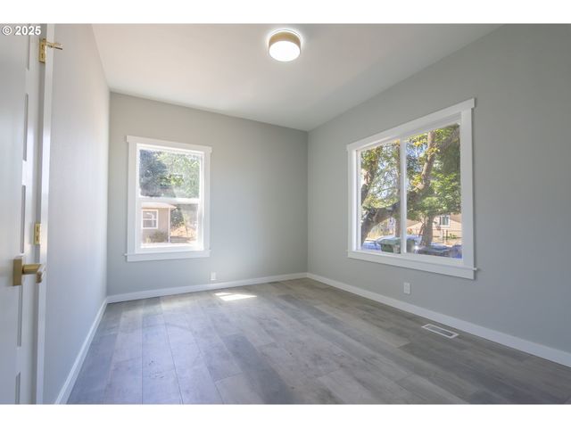 1240 Se 15TH St, Salem, OR 97302