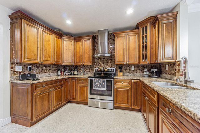 3112 W HENRY AVENUE, Tampa, FL 33614